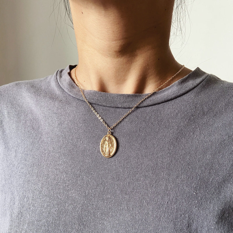 2020 hot sale creative retro style gold-color oval shape portrait coin necklace 2020 hot sale creative retro style gold-color oval shape portrait coin necklace