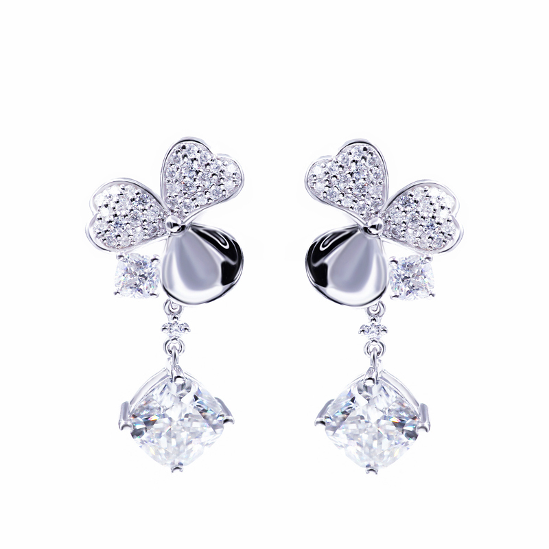 New design jewelry luxury four-leaf clover black moissanite diamond drop earrings New design jewelry luxury four-leaf clover black moissanite diamond drop earrings