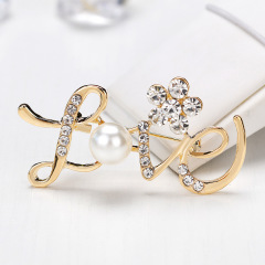 Amazon hot sale fashion crystal women girls rhinestone pearl letter LOVE brooches
