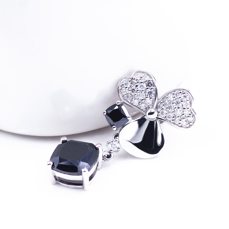New design jewelry luxury four-leaf clover black moissanite diamond drop earrings New design jewelry luxury four-leaf clover black moissanite diamond drop earrings
