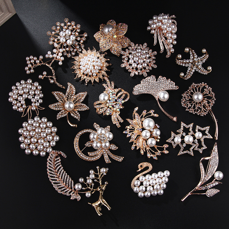 Latest Fashion Flower Rhinestone Women, Girl Crystal Custom Pearl Brooches
