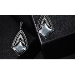 Wholesale vintga crystal rhinestone alloy women ladies drop shape earrings
