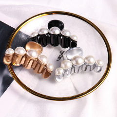 2019 fashion bulk china yiwu plastic woman pearl hair clip claws for girls