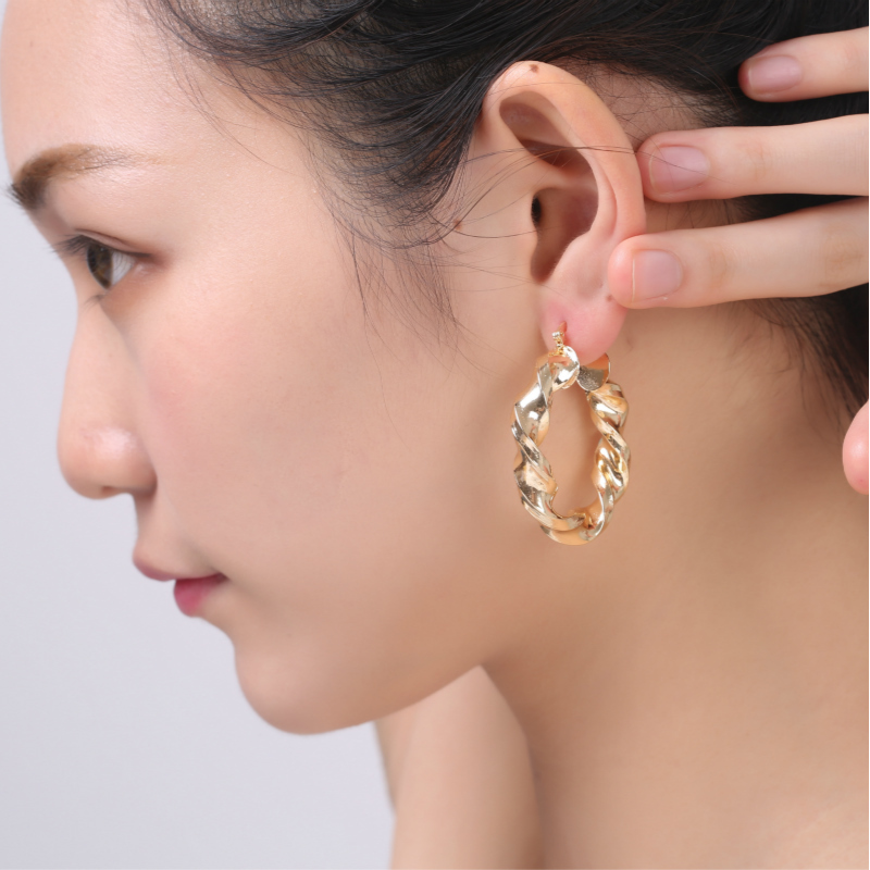 Wholesale manufactures fashion circle design women twisted large earrings Wholesale manufactures fashion circle design women twisted large earrings