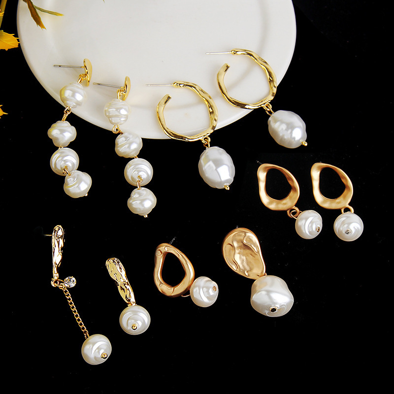Fashion jewelry women alloy gold plated irregular simulate freshwater pearl earrings Fashion jewelry women alloy gold plated irregular simulate freshwater pearl earrings