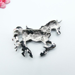 Wholesale Women Fashon Vintage alloy black horse unicorn brooches for suit