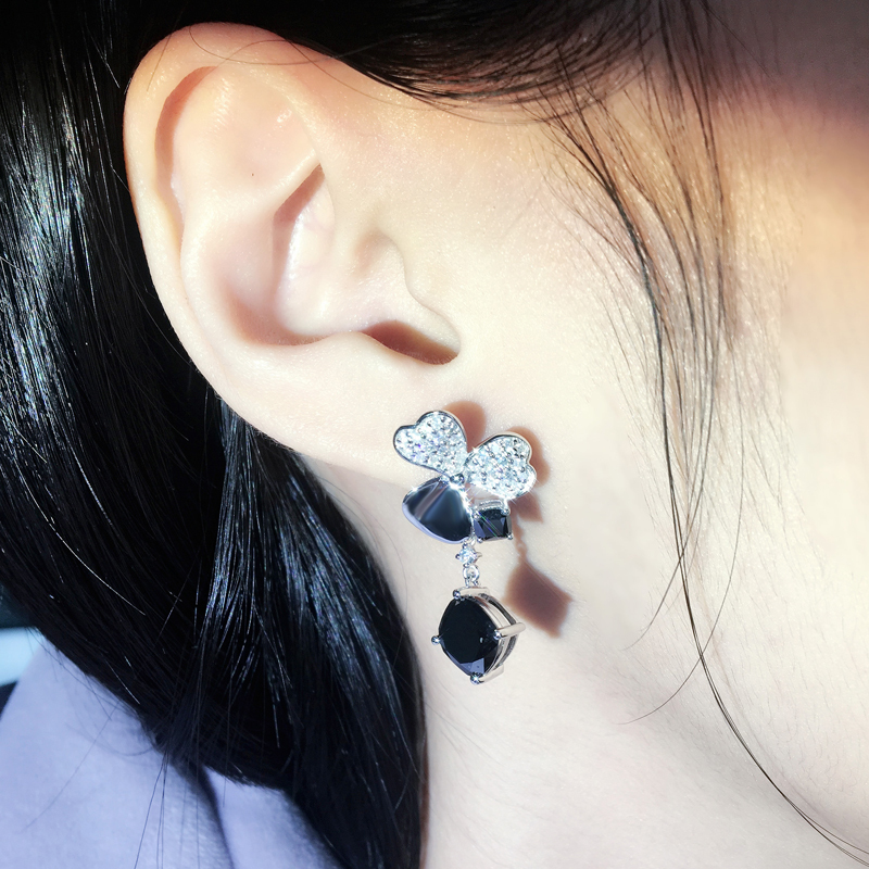 New design jewelry luxury four-leaf clover black moissanite diamond drop earrings New design jewelry luxury four-leaf clover black moissanite diamond drop earrings