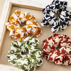Hot sale fashion yiwu bulk custpm printed women fabric girls hair scrunchies