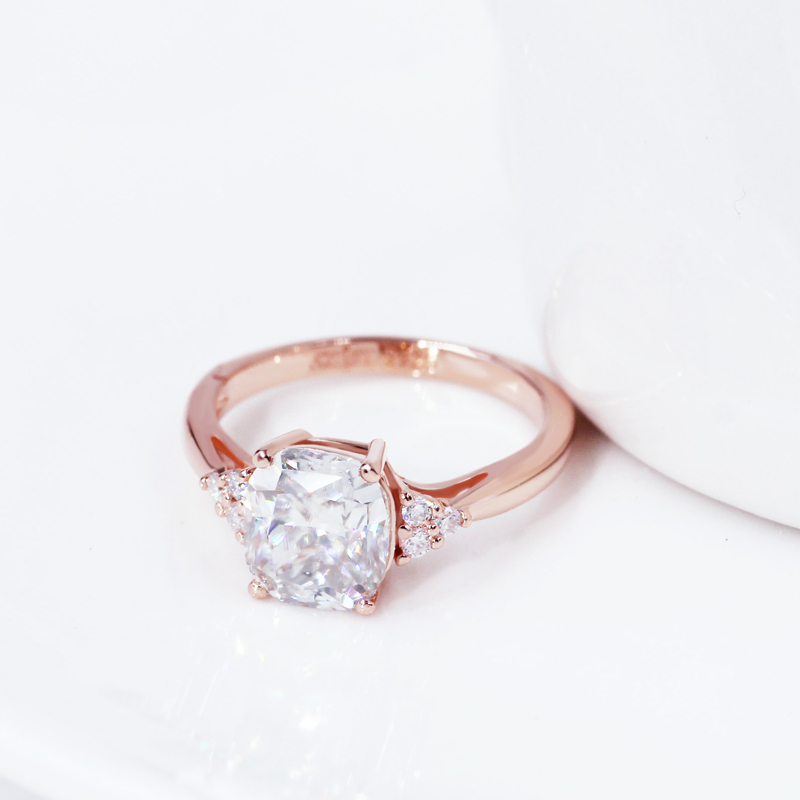 Personalized sterling silver 2 carat diamond engagement moissanite diamond ring Personalized sterling silver 2 carat diamond engagement moissanite diamond ring