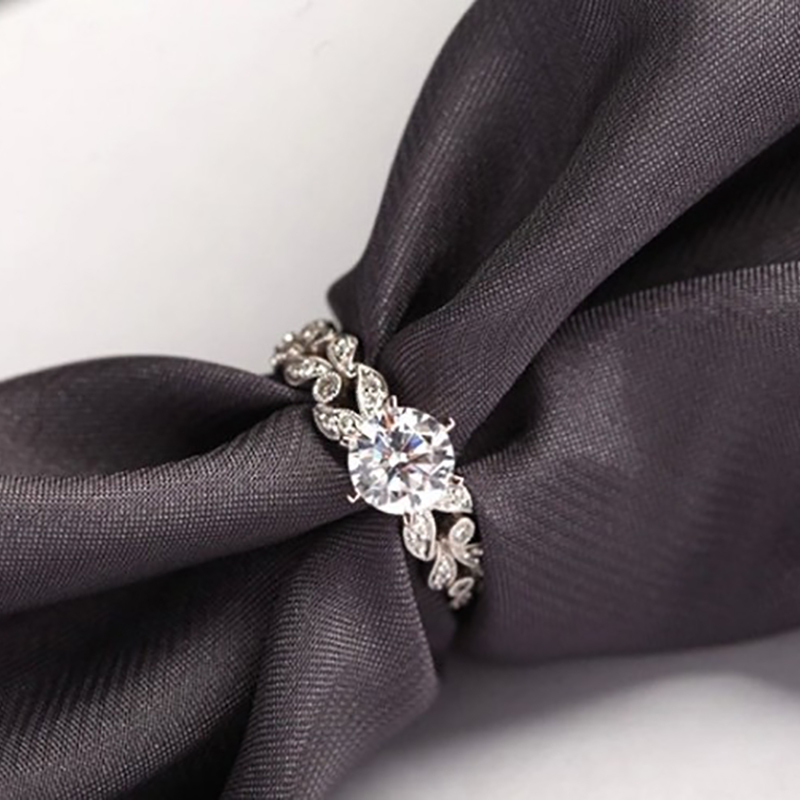 Crystal Finger Ring Brass Plated Silver Color Cubic Zirconia Ring For Wedding Party