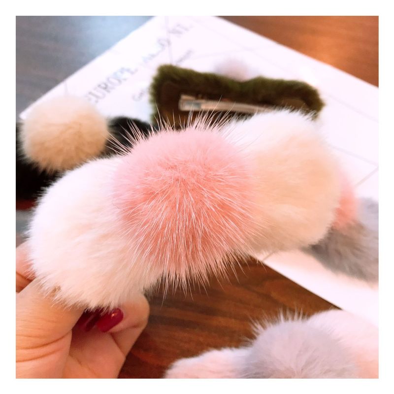 Victoria crystal rhinestone headwear Barrettes ladies plush pompom Hair pins Victoria crystal rhinestone headwear Barrettes ladies plush pompom Hair pins