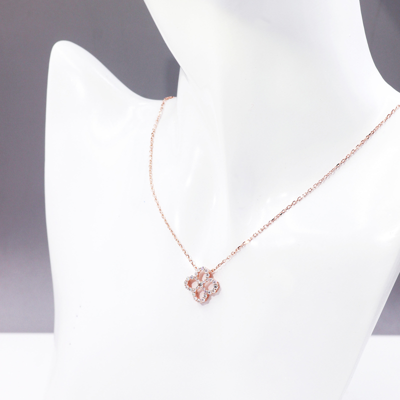 Four clover leaf shape 925 sterling silver gold plated moissanite diamond necklace Four clover leaf shape 925 sterling silver gold plated moissanite diamond necklace