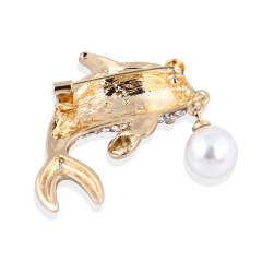 Bulk custom fashion jewelry designer women alloy dolphin brooch with pearl