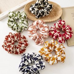 Hot sale fashion yiwu bulk custpm printed women fabric girls hair scrunchies Hot sale fashion yiwu bulk custpm printed women fabric girls hair scrunchies