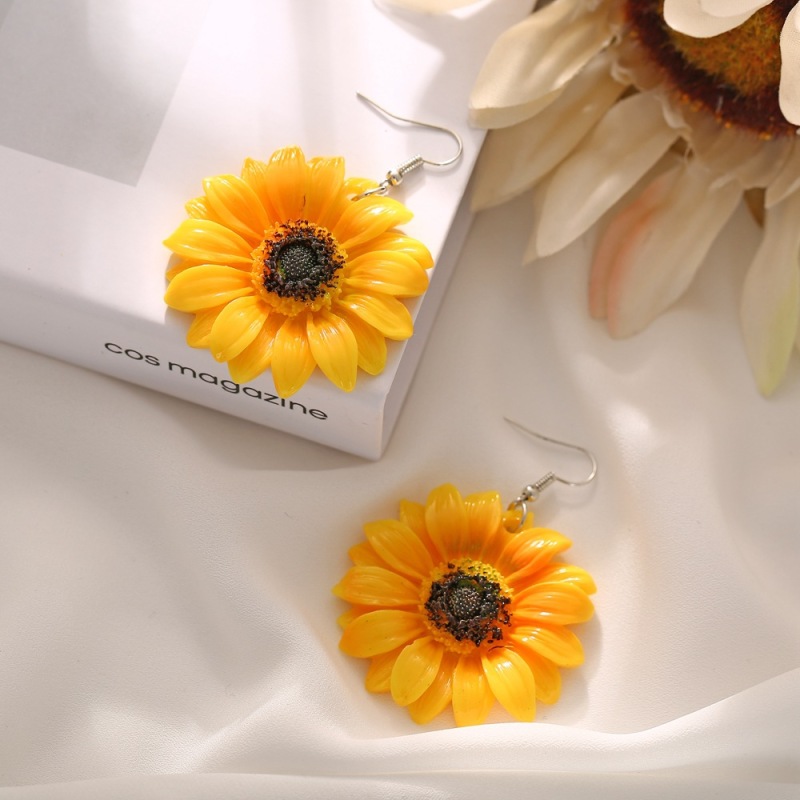 Wholesale Fashion Girls Holiday Jewelry Gold Plated Yellow Resin Sunflower Earrings Wholesale Fashion Girls Holiday Jewelry Gold Plated Yellow Resin Sunflower Earrings