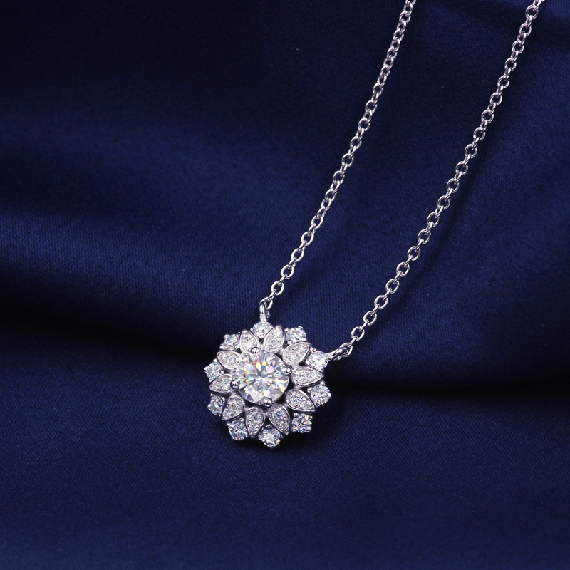 Retro and Flower shape 925 sterling silver platinum moissanite necklace Retro and Flower shape 925 sterling silver platinum moissanite necklace