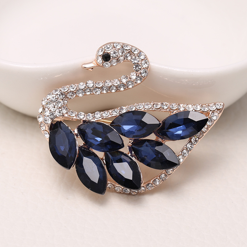 2020 new baroque Latest Fashion Flower Crystal Custom brooch Pearl Jewelry rhinestone brooch pins