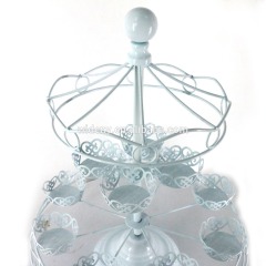 Soporte giratorio para tarta de boda con fuente de metal blanco