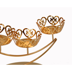 Soporte de pastel de boda desmontable de metal dorado con apariencia de luna que hace estallar para cuatro mini magdalenas