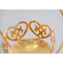 Soporte decorativo lindo de la magdalena del oro del hierro de la forma del corazón para la boda del té de la tarde