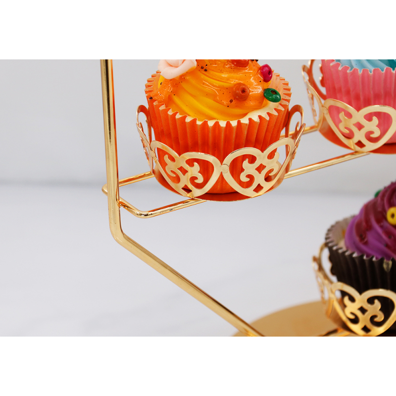 Beautiful Wedding Stocked Feature and Metal Material Cake Stand