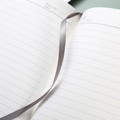 Coffret cadeau d'entreprise personnalisé avec carnet en cuir, stylo et bouteille d'eau. Carnet de notes professionnel de luxe. Coffret cadeau promotionnel avec logo et stylo.