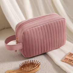 Trousse de maquillage portable en velours avec logo personnalisé, poignée de voyage, grande capacité, pour femmes.