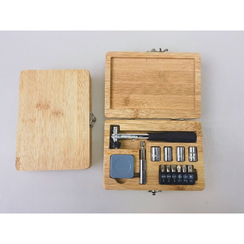 طقم أدوات يدوية عالي الجودة مكون من 13 قطعة، مزود بمقبض سقاطة، مع حقيبة من الخيزران، هدية ترويجية.