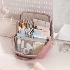Trousse de toilette en velours au design innovant, élégante et portable, idéale pour ranger vos pinceaux de maquillage. Grande capacité, personnalisable avec logo.