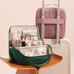 Trousse de toilette en velours au design innovant, élégante et portable, idéale pour ranger vos pinceaux de maquillage. Grande capacité, personnalisable avec logo.