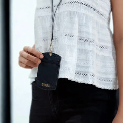 Benutzerdefinierte geprägte Logo Kreditkarte Schutzhülle Halter Sublimation Blanks Pu Leder Gepäck Tags Keychain Karte Tag