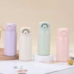 Coffret cadeau d'entreprise personnalisé avec logo, éventail à poignée élégante, idéal pour un anniversaire ou Noël. Coffret promotionnel de luxe inclus.