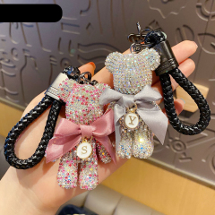 New Luxury Rhinestone Bear Keychain Woman Car Bag Pendant Key Chains Couple Gift Wholesale