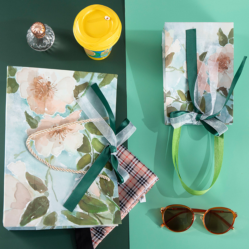 Wholesale Custom Logo Printed Personalized Gift Shopping Paper Bag With Ribbon Handle