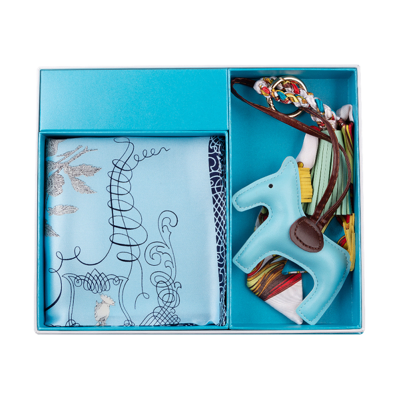 Luxury Valentine Mothers Day Gift Set 100% Silk Scarf Keychain For Women