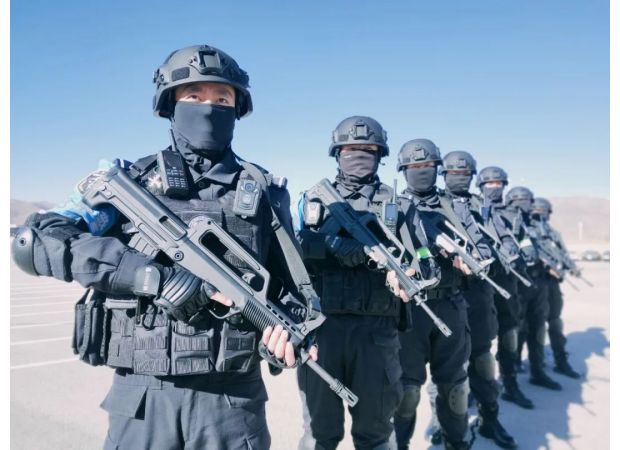 What are the common single police equipment?