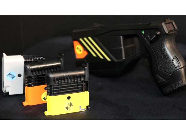What training is required for police officers using stun guns?