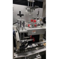 غلاف الانكماش الحراري الأوتوماتيكي لفيلم PVC الأوتوماتيكي ؛ آلة تغليف وضع العلامات على الزجاجة أو الجسم يتقلص تغليف الملصقات