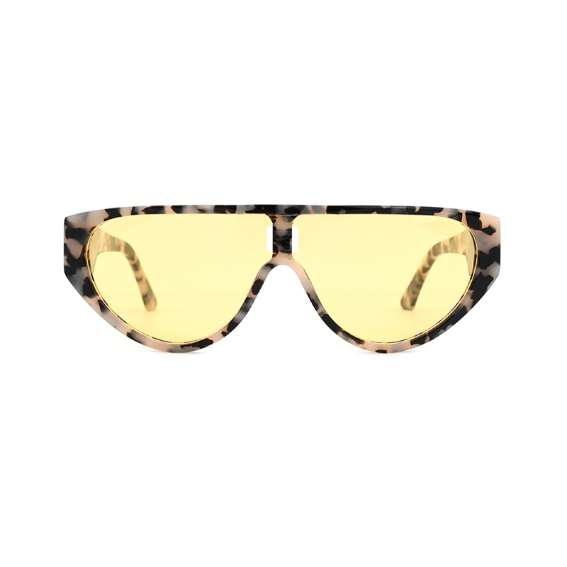 Fashionable sunglasses round glasses