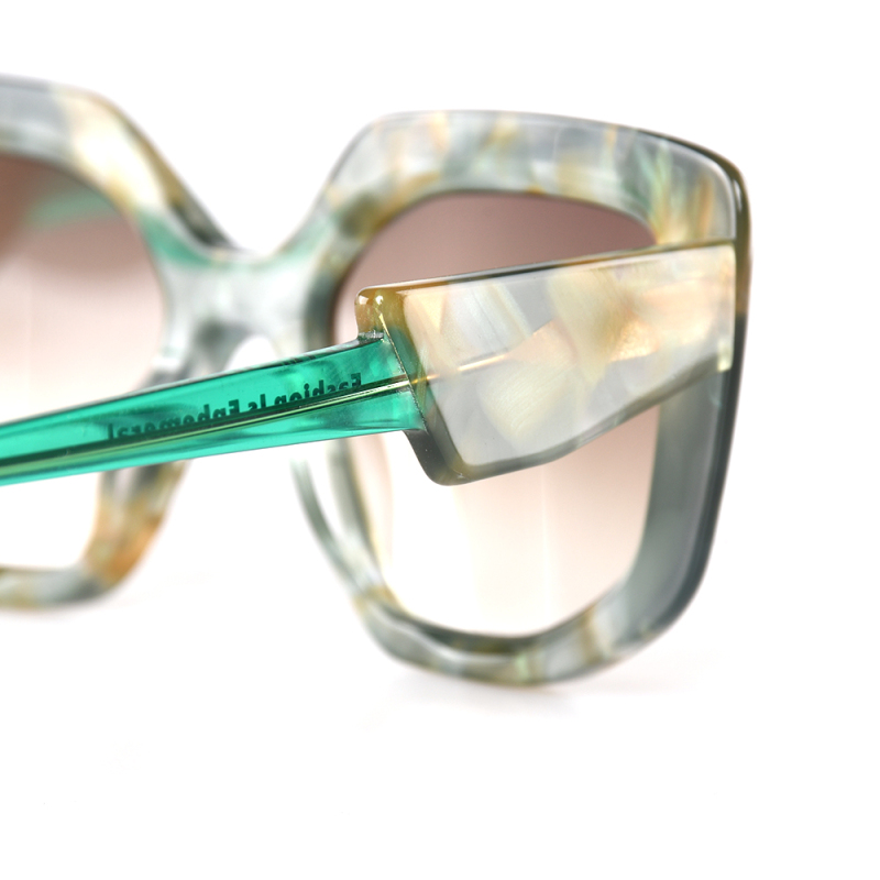 Fashionable sunglasses round glasses