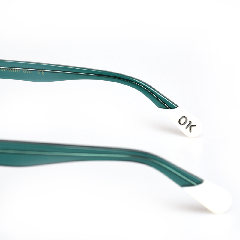 Fashionable sunglasses round glasses