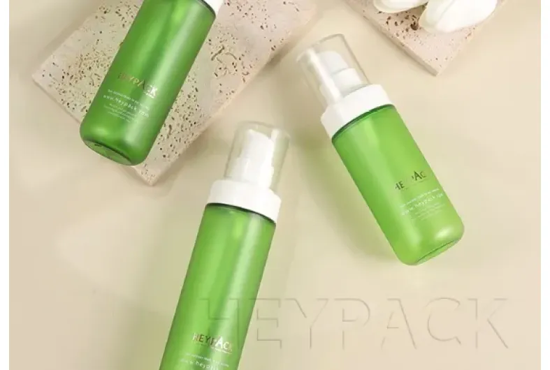 Cosmetic Bottle Packaging: What's the Difference in Custom Plastic Packaging for Skincare Sets?