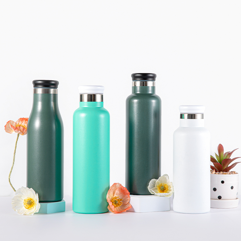Sweat-proof BPA Free to Keep Cold 24 Hours Double Wall Bottle With Lid Stainless Steel Vaccum Water Bottles Insulated for Hiking