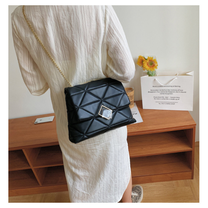 Korean simple Diamond pattern luxury handbags for women 2020 handbags Elegant Ladies sling bag party chain pouch bags
