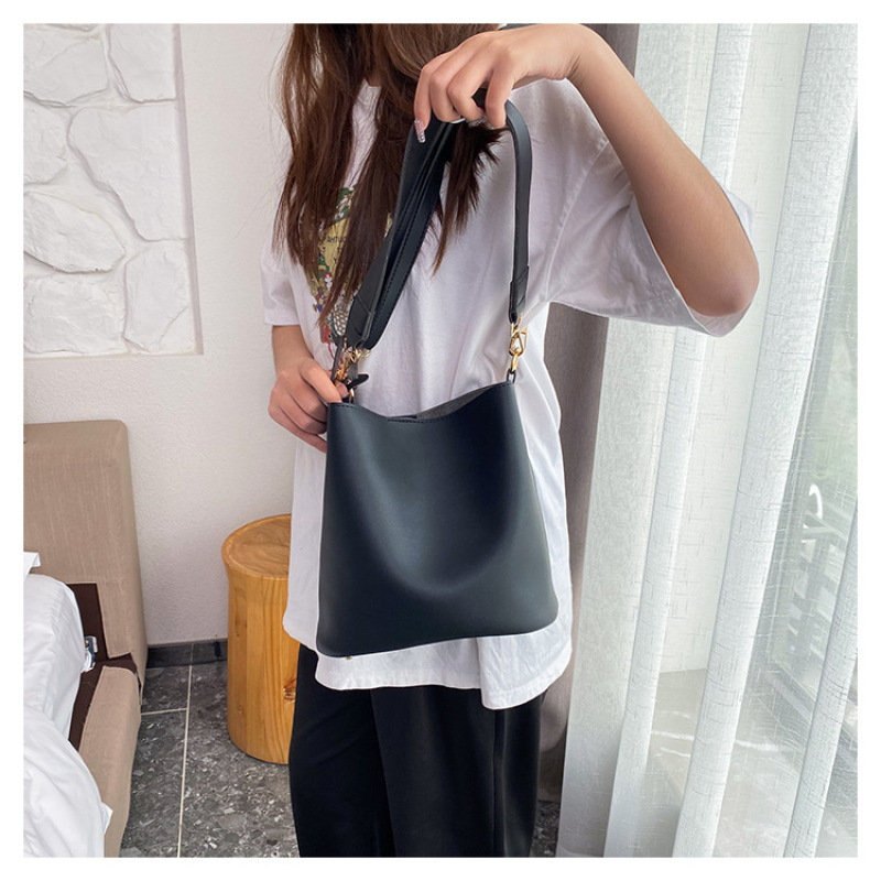New Fashion Shoulder Bag Simple Portable Messenger Bags Women Handbags Large Capacity Retro Influence  Bucket Bag