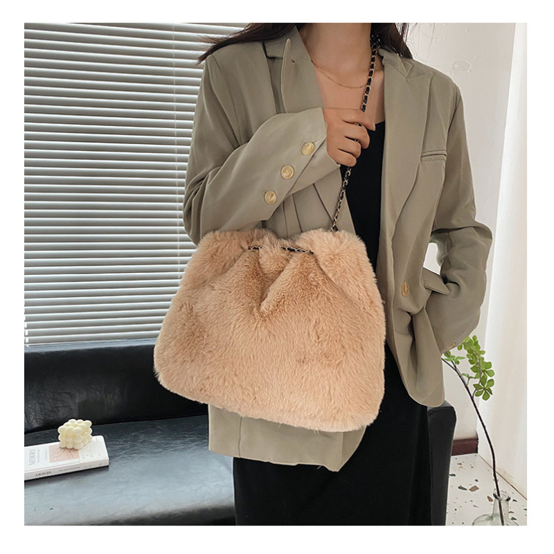 2021 Autumn & Winter New Plush Women Hand Bags Chain Crossbody Handbags Ins Popular Designer Pusrses And Handbags