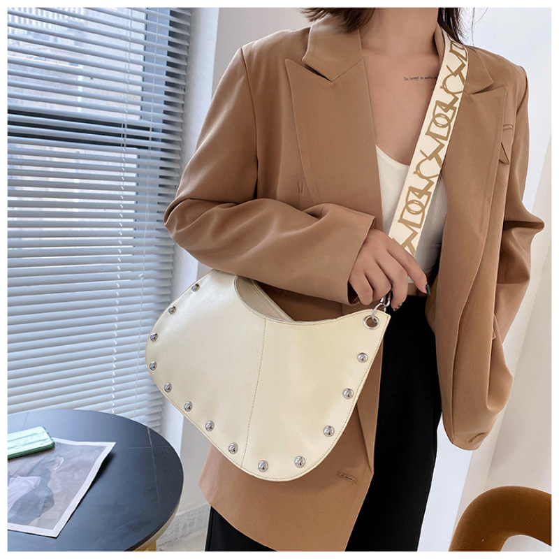 Women Single-Shoulder Rivet Messenger Underarm Bag