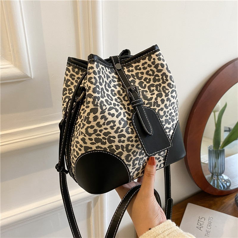 2021 New Trendy Fashion Handbag Leopard Crossbody Hangbags Ins Influence  All-Match Bucket Bag Women Hand Bags