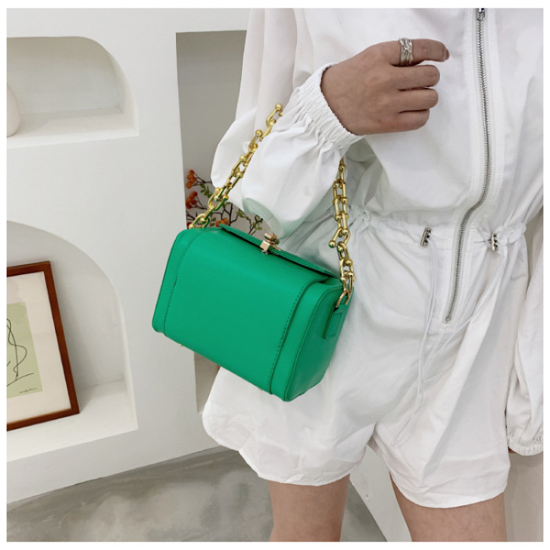 Trendy Fashion Designer Handbag Acrylic Chain Crossbody Bag 2021 Handbag Retro Style Crossbody Bag Women