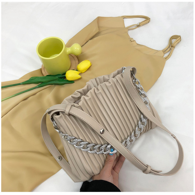 2021 New Fashion Crossbody Handbags Female Bag Chain Women Hand Bags Elegant Fold Cloud Ladies Purses And Handbags